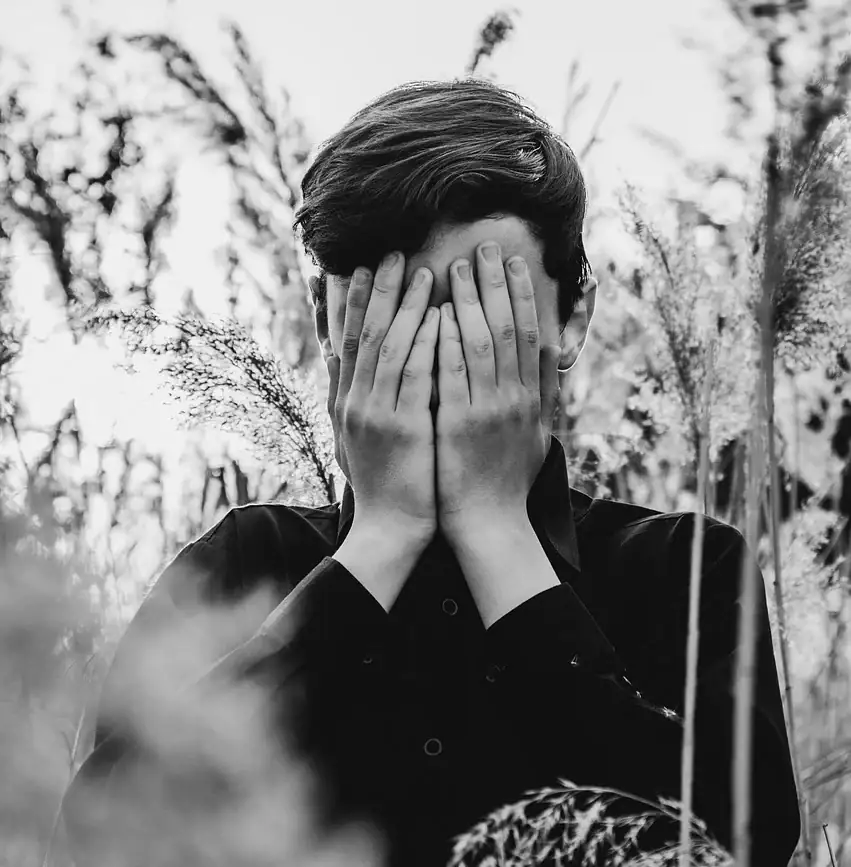 Depresión en mujeres: síntomas emocionales como tristeza, cansancio y ansiedad