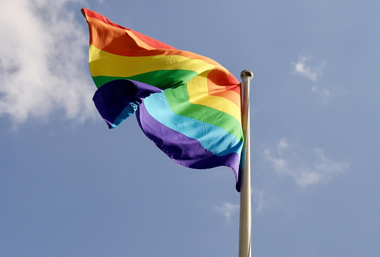 Bandera lgtbiq+